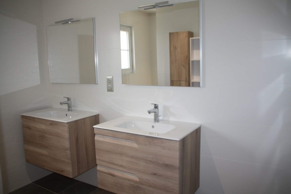 Rénovation d’une salle de bains familiale dans un style scandinave