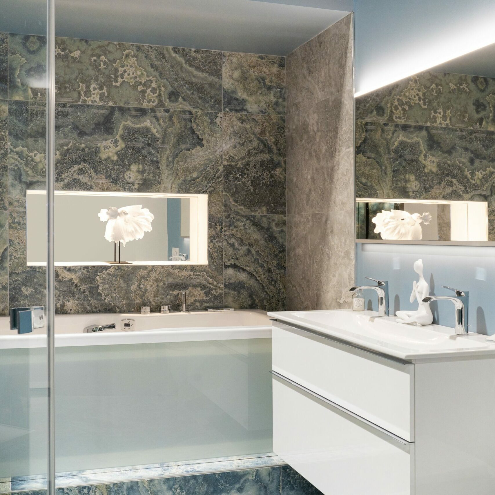 salle de bain chic bordeaux