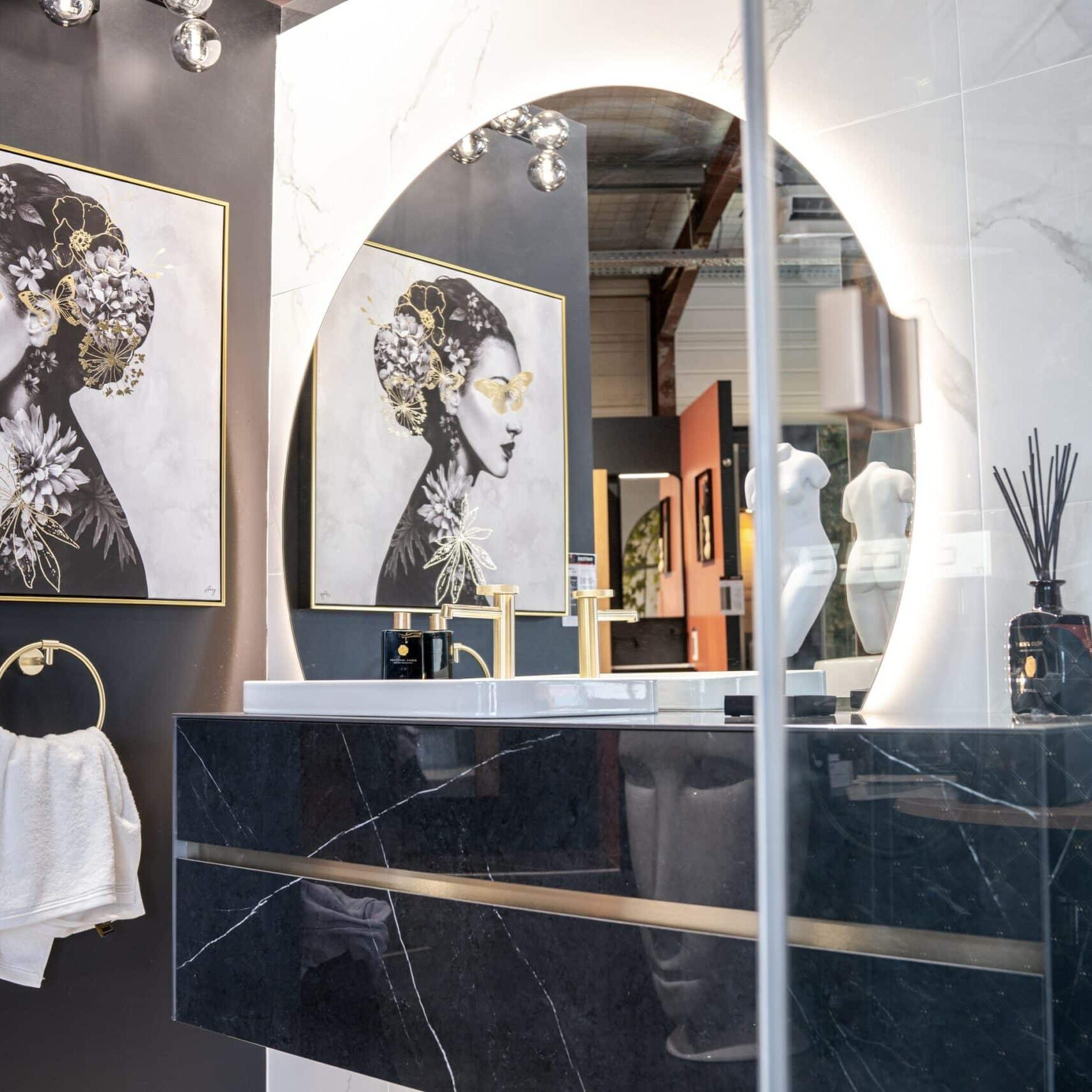 salle de bain noire bordeaux