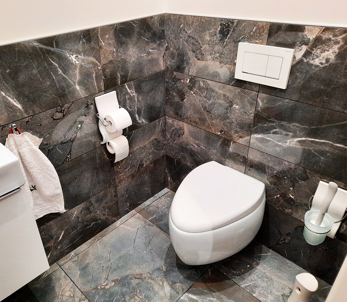 R alisation D une Salle De Bain Chic En Marbre Avec WC PARTEDIS r-alisation-d-une-salle-de-bain-chic-en-marbre-avec-wc-partedis